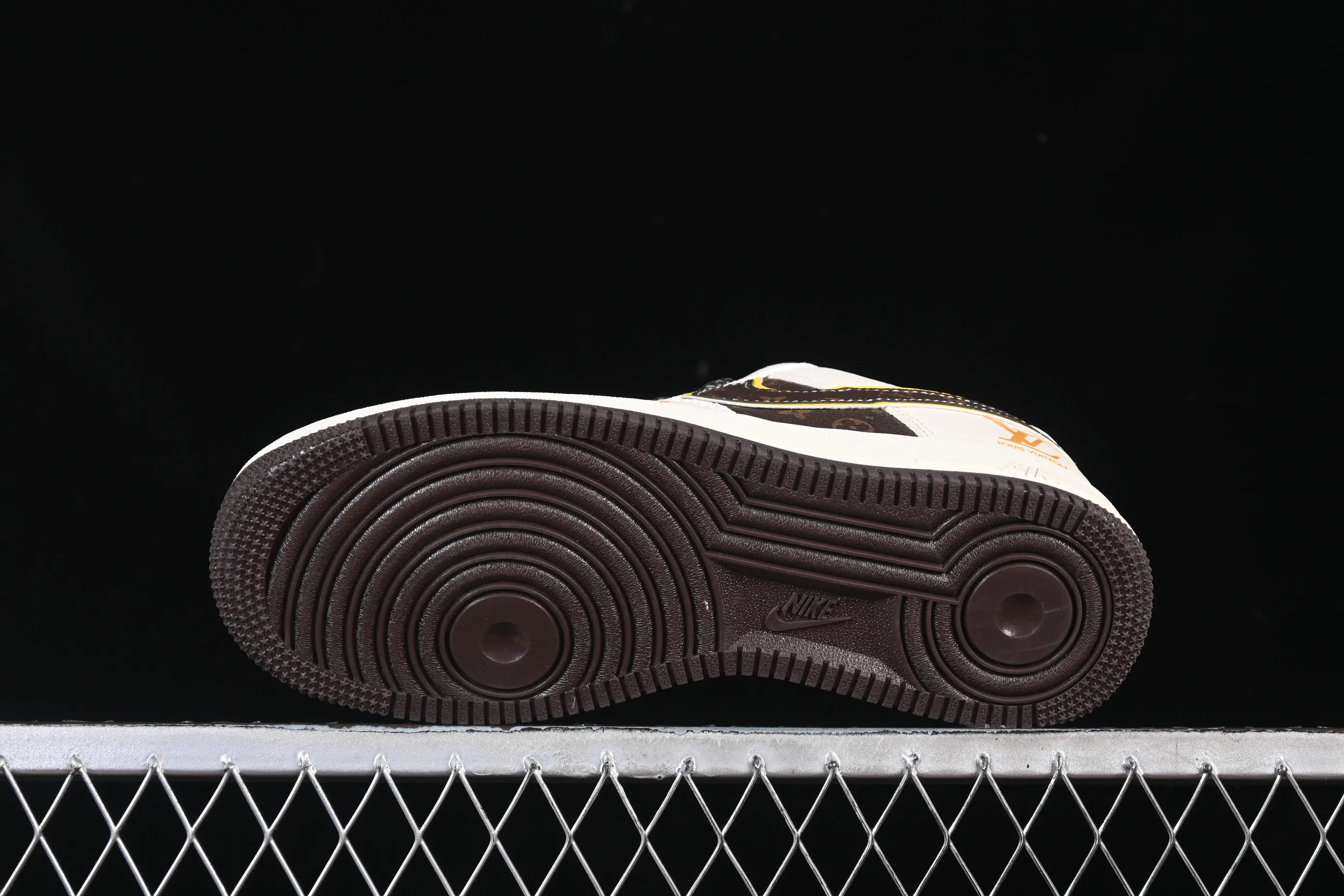 All categories Nk Air Force 1 Air Force series Nk Air Force 1 Low Air Force low-top Nike Air Force 1'07 Low LV co-branded beige and brown stitching Air Force 1 low-top casual sneakers DD1982-302